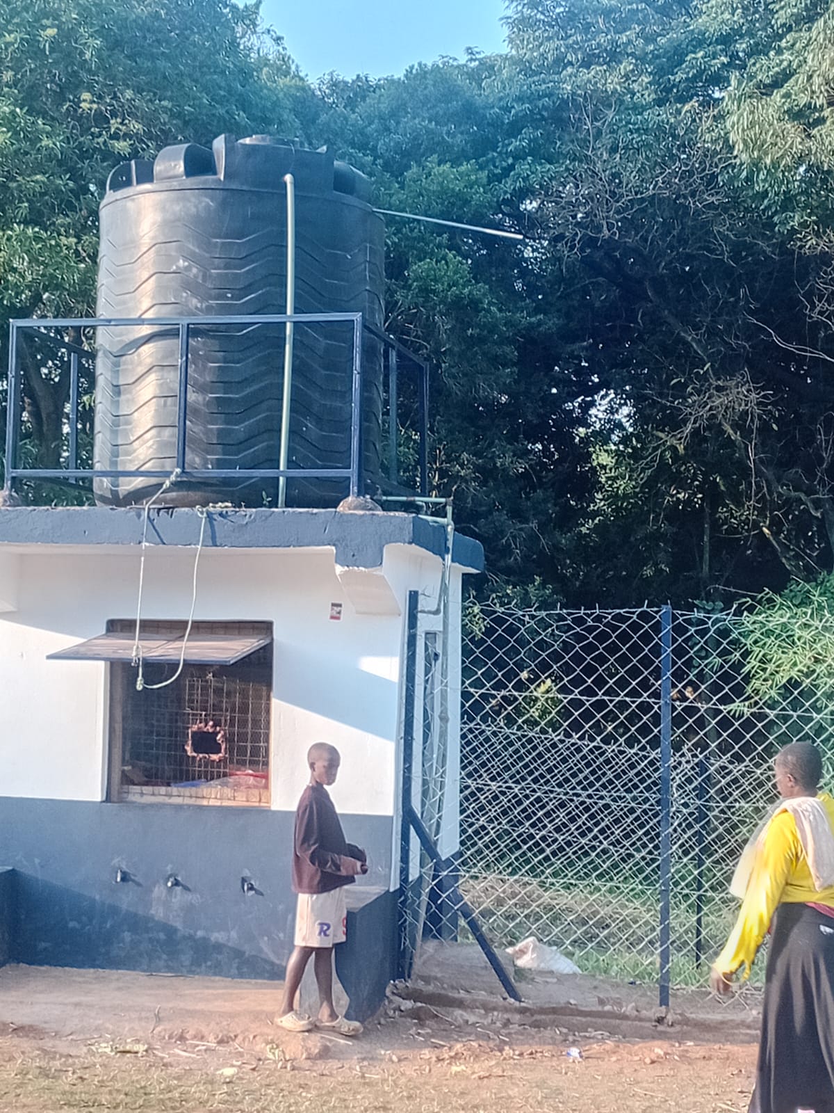 Elevated rooftop water tank providing storage